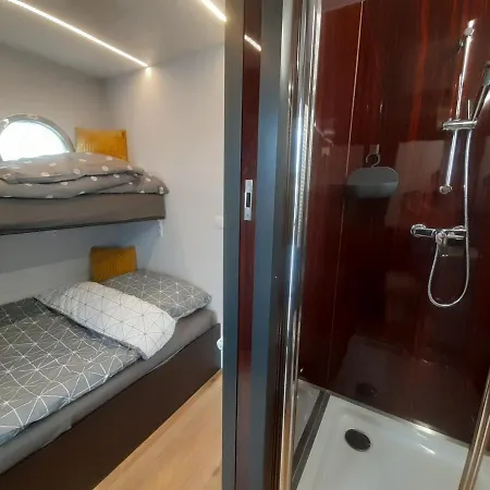 Dom Na Wodzie Houseboat Gdansk, Old Town